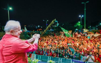 Em grande ato, Lula é ovacionado na Baixada Fluminense