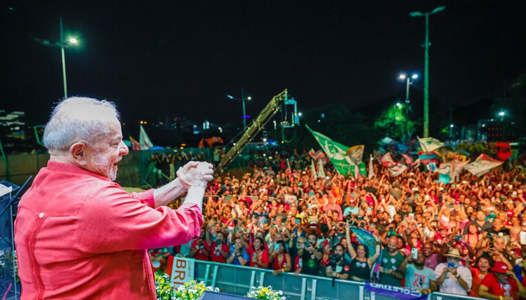 Em grande ato, Lula é ovacionado na Baixada Fluminense