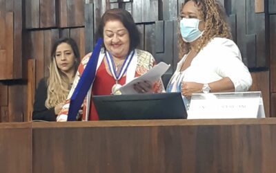 Em sessão solene, Ana Rocha recebe a Medalha Tiradentes
