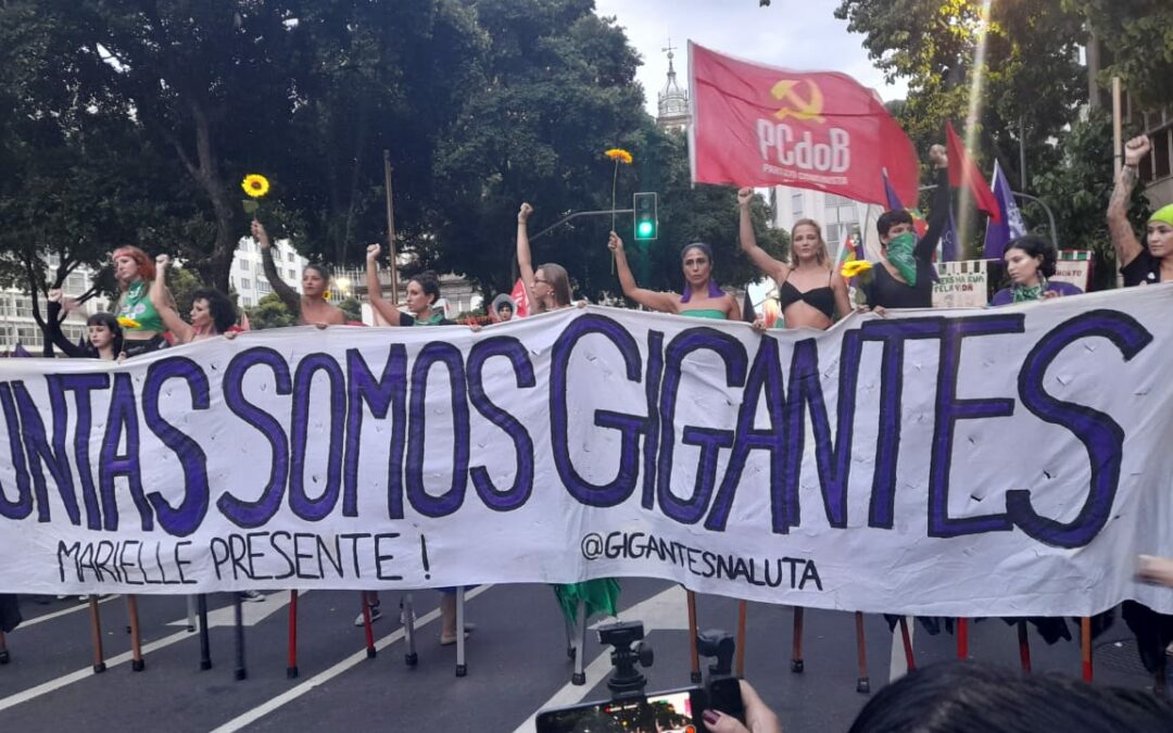 8M no Rio: Milhares vão às ruas em defesa da democracia e dos direitos das mulheres