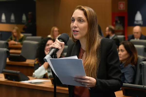 Lilian Behring: Servidora por vocação, deputada por dever: em defesa do Rioprevidência e dos nossos aposentados